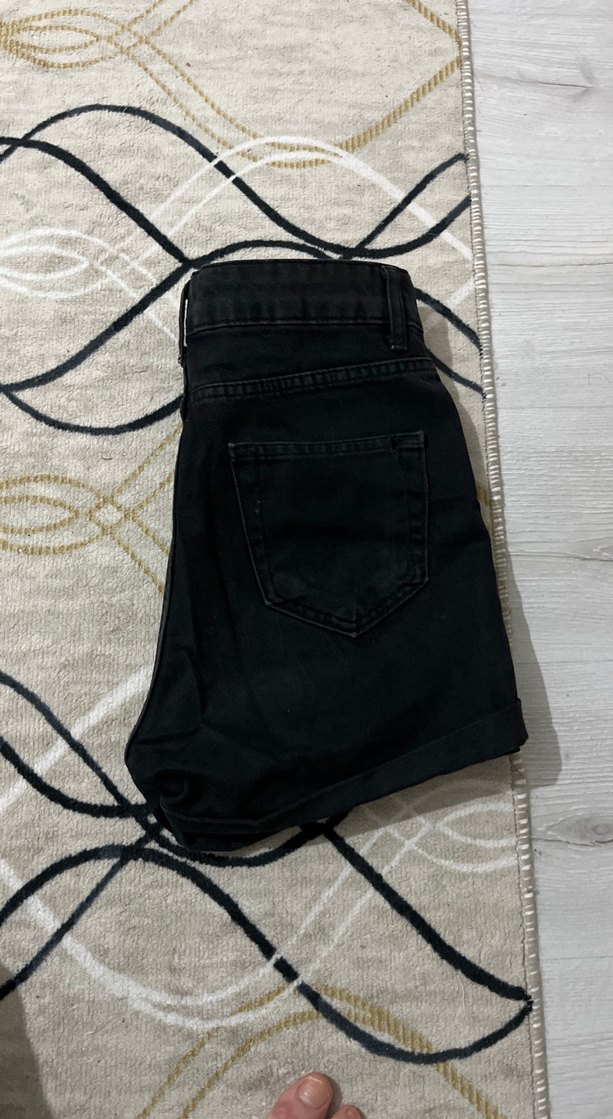 Siyah Bol Kesim Kemerli Mini Denim Şort - Görsel 2