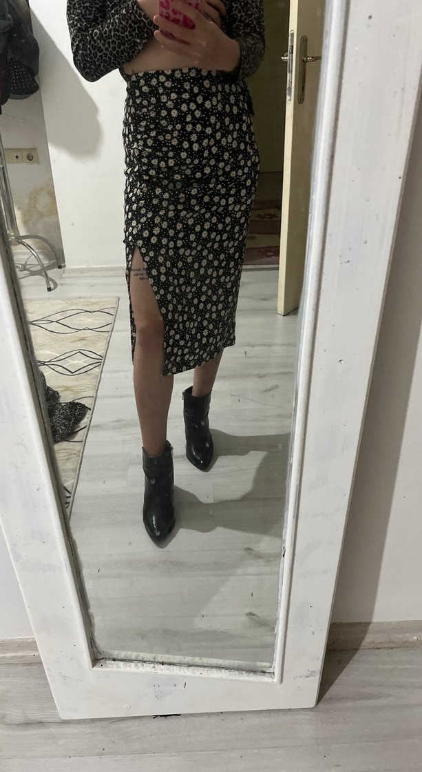 Siyah Çiçekli Uzun Kadın Midi Etek - Görsel 3