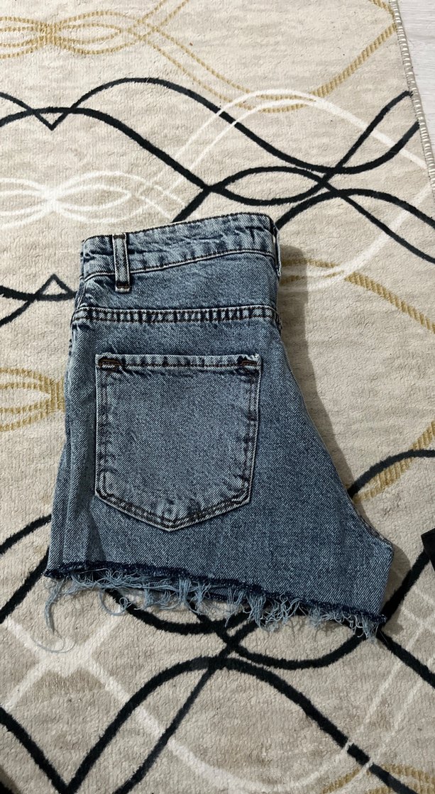 Payet Detaylı Gri Mavi Kadın Kot Şort - Görsel 3