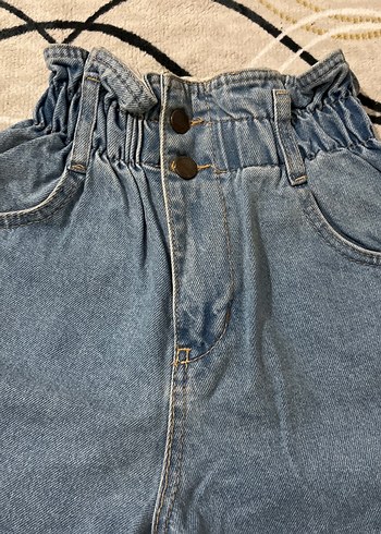 Bol Kesim Kemerli Kadın Kot Şort - Görsel 2