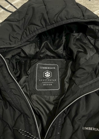 Siyah Kapüşonlu Kadın Kış Montu - Görsel 2