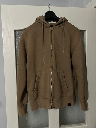 PULL AND BEAR SWEATSHIRT