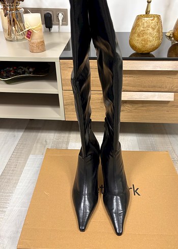 Stradivarius Siyah Stiletto Çizme  - Görsel 2