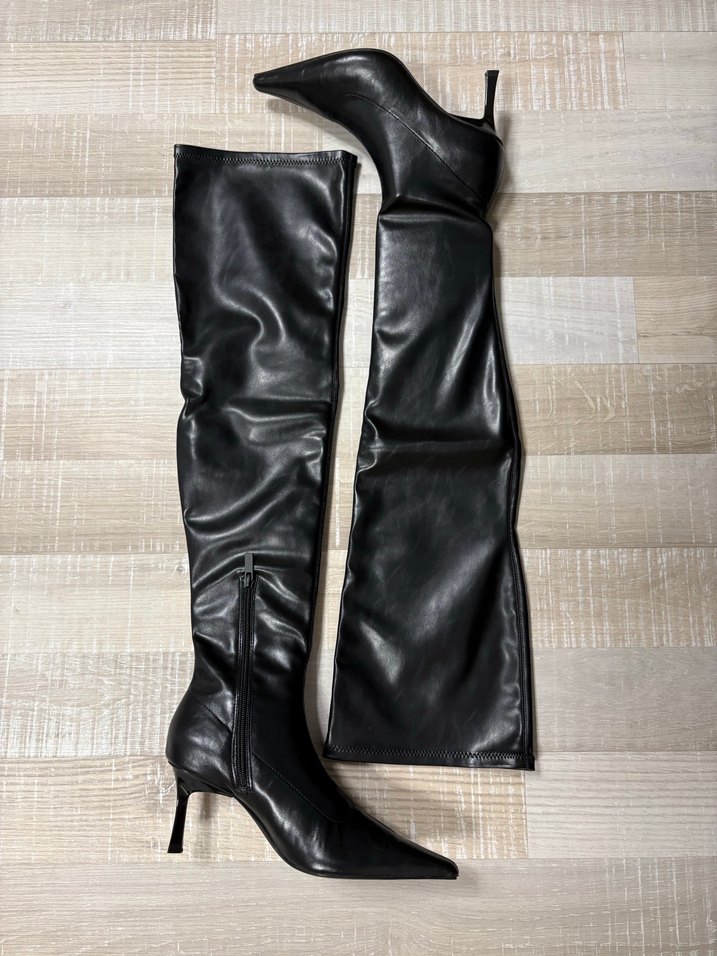 Stradivarius Siyah Stiletto Çizme  - Görsel 4