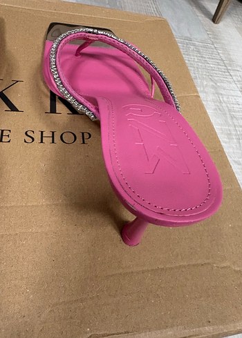 Mango Pembe Taşlı İnce Topuklu Sandalet  - Görsel 6