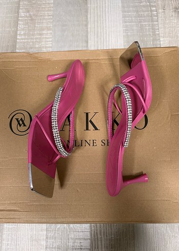 Mango Pembe Taşlı İnce Topuklu Sandalet  - Görsel 4