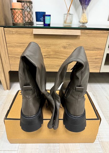 Pull and Bear Haki Kalın Tabanlı Çizme - Görsel 3