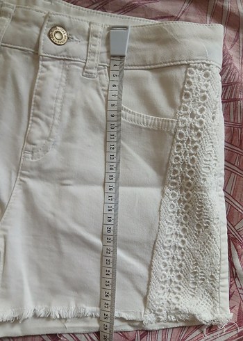 Dantel Detaylı Beyaz Mini Kadın Şort - Görsel 3