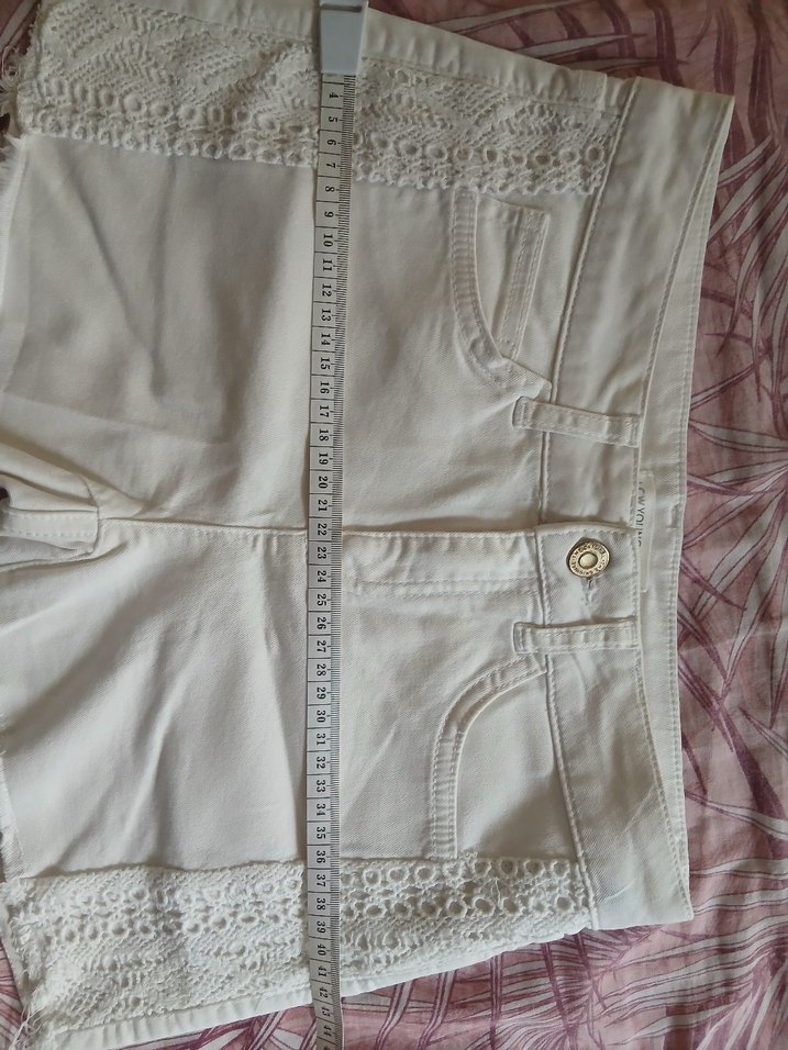 Dantel Detaylı Beyaz Mini Kadın Şort - Görsel 4