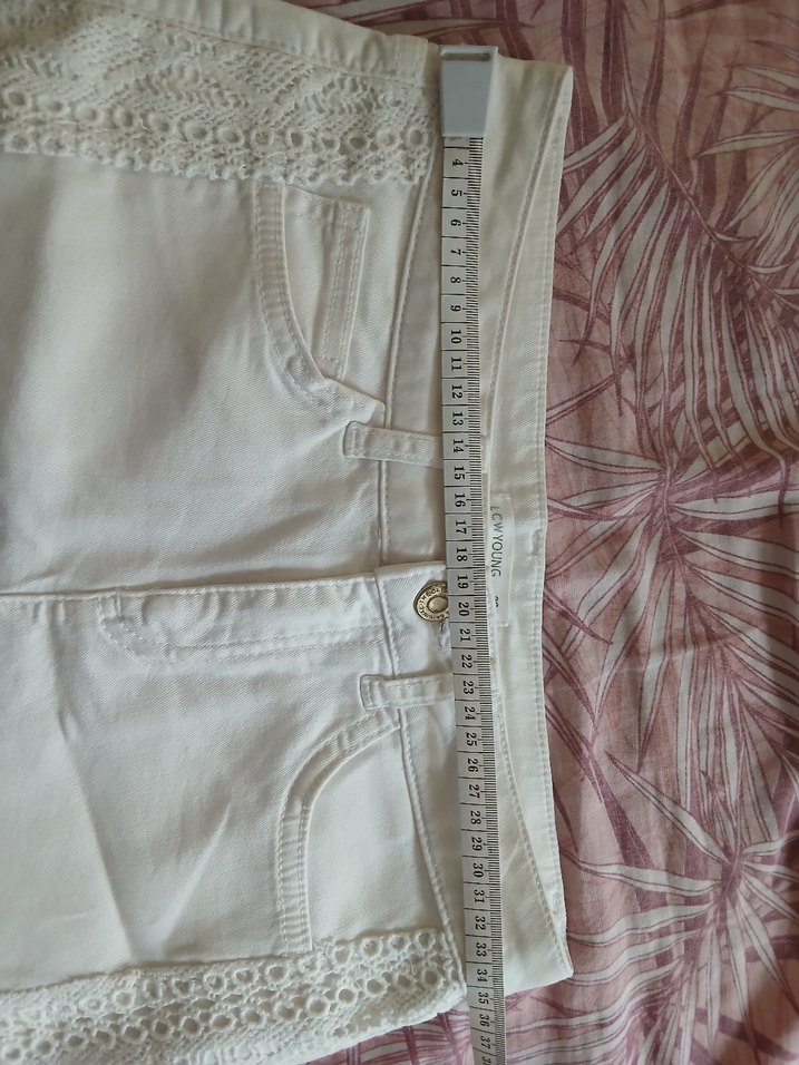 Dantel Detaylı Beyaz Mini Kadın Şort - Görsel 2