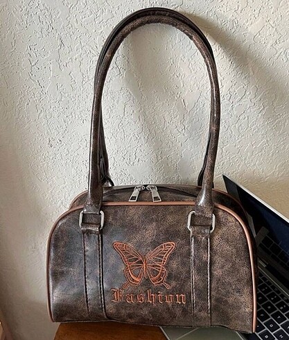 kelebekli çanta