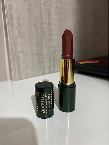 ALVERDE Natural Cosmetics Diamond Kiss Lipstick ? No. 50 Garnet 