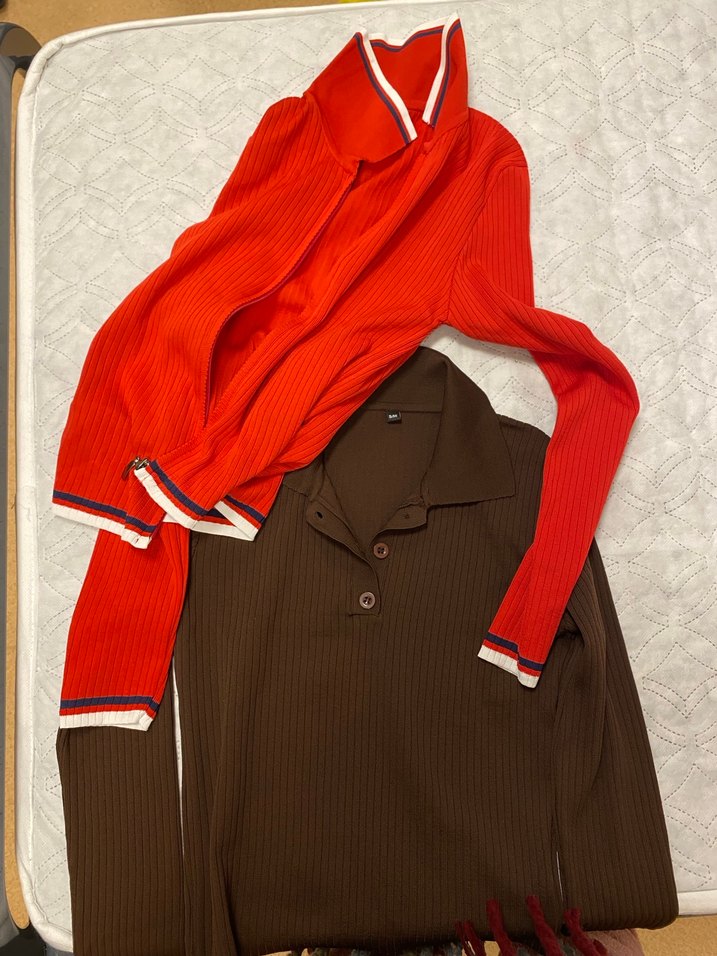 Kahverengi Polo yaka ve kırmızı ceket - Görsel 2