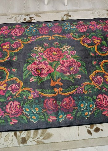 Koyu Renkli Çiçek Desenli Halı - Görsel 5