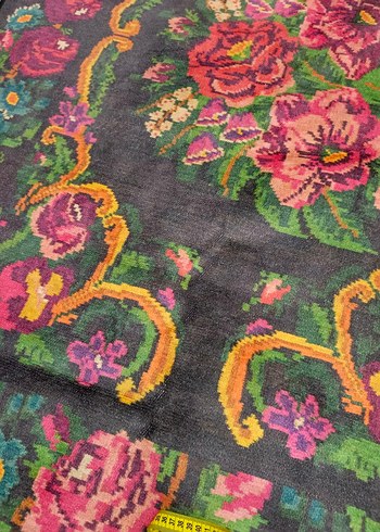 Koyu Renkli Çiçek Desenli Halı - Görsel 7