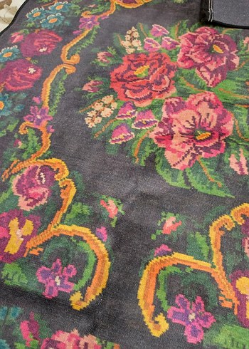 Koyu Renkli Çiçek Desenli Halı - Görsel 6