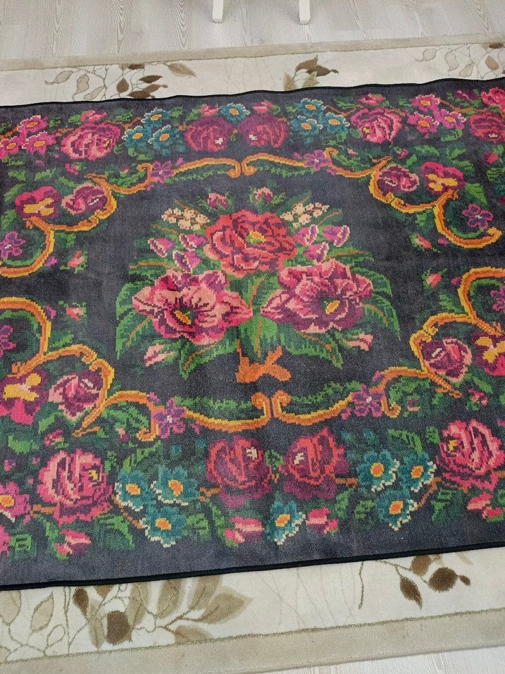 Koyu Renkli Çiçek Desenli Halı - Görsel 5