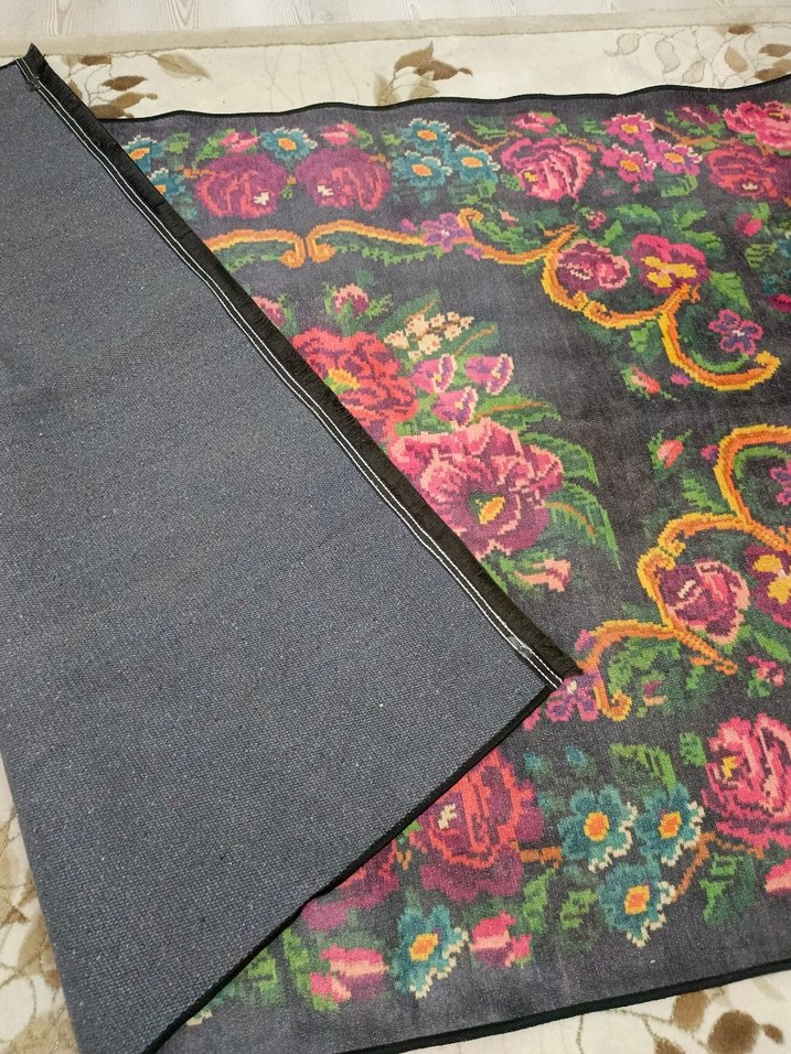 Koyu Renkli Çiçek Desenli Halı - Görsel 4