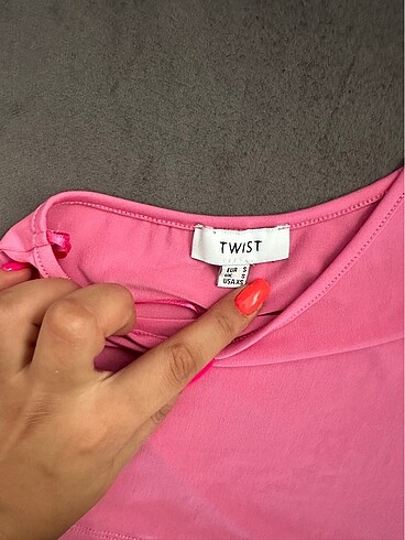 Twist Cut-out detaylı crop