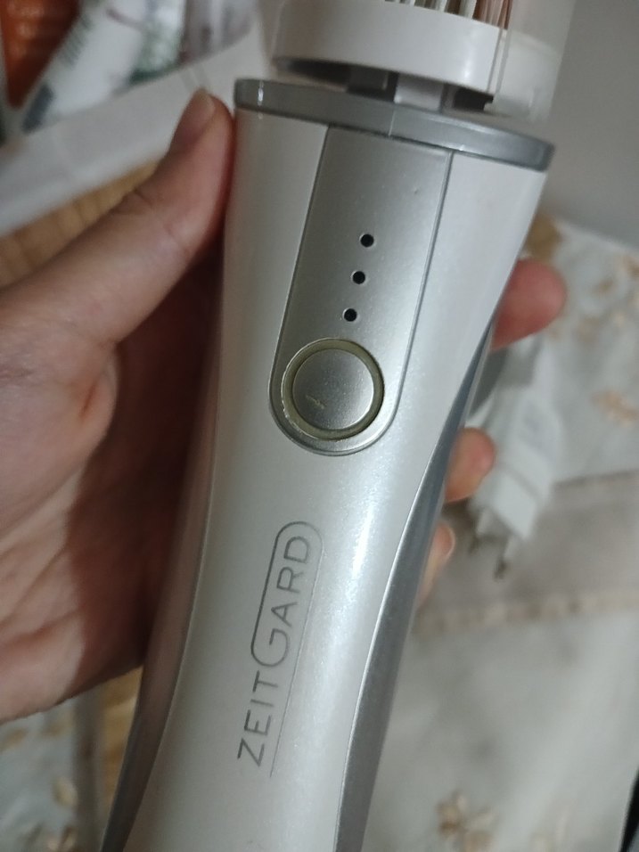 Beyaz Gri Yüz Temizleme Cihazı - Görsel 3