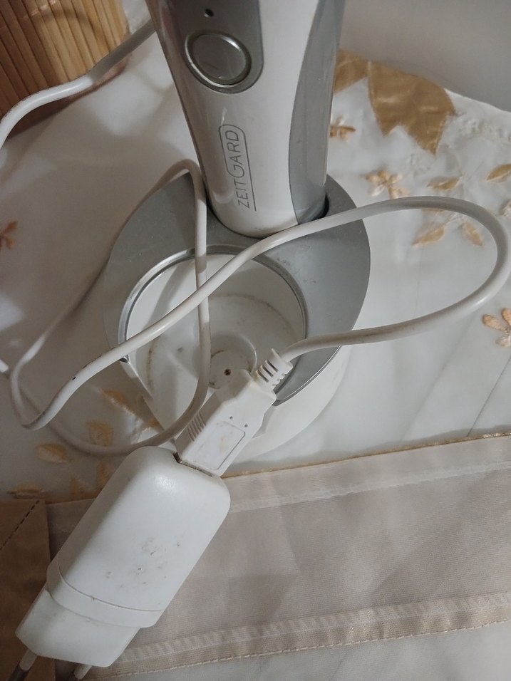 Beyaz Gri Yüz Temizleme Cihazı - Görsel 4