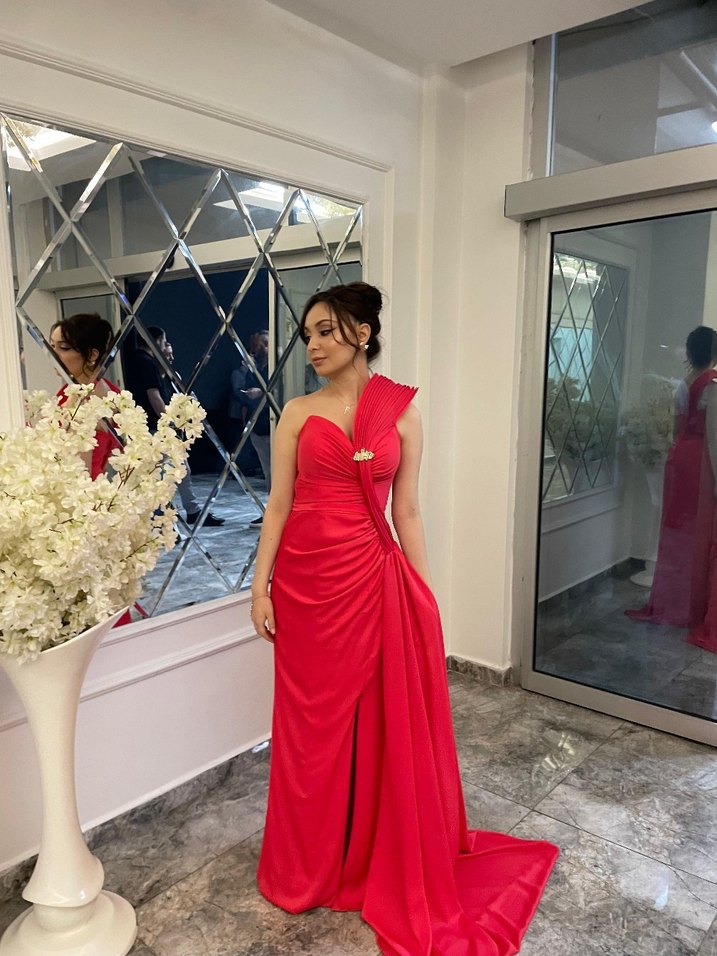 Narçiçeği/ Kırmızı Drapeli Uzun Abiye Elbise - Görsel 2