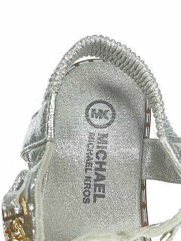 37 Beden çeşitli Renk Michael Kors Sandalet %70 İndirimli.