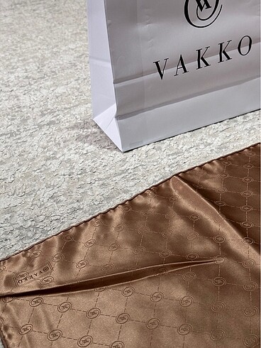 Orjinal Vakko Monogram İpek Eşarp - Görsel 5