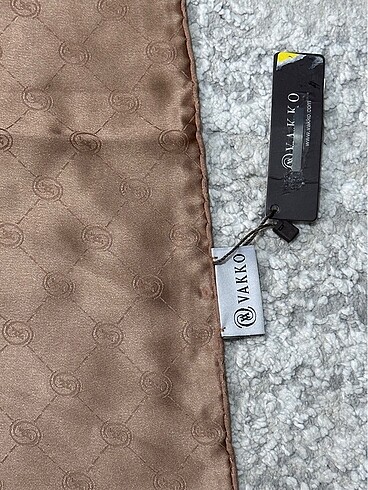Beden Orjinal Vakko Monogram İpek Eşarp