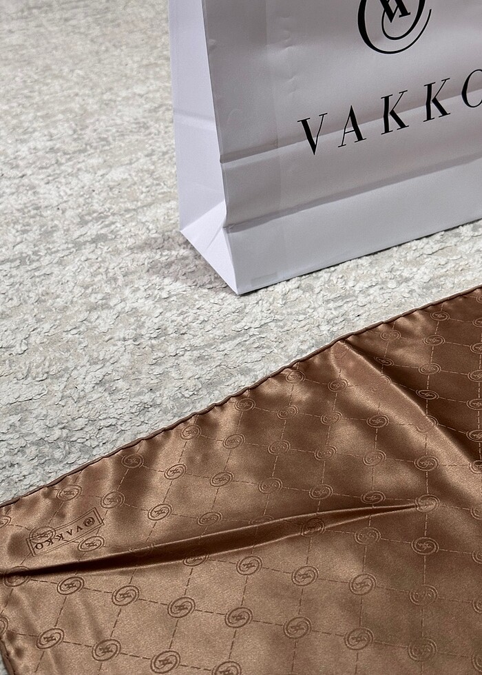 Orjinal Vakko Monogram İpek Eşarp - Görsel 5