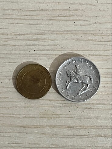 Ters basım 1982 5 lira ve yanında 1 kuruş