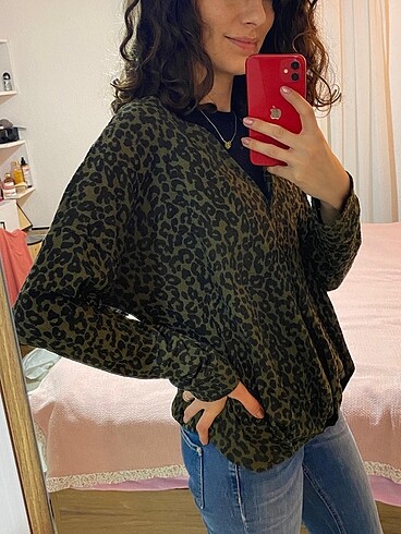 Yeşil leopar desenli mudo bluz