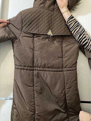 m Beden haki Renk Haki mont rengi önü kısa arkası uzun bir modeldir.