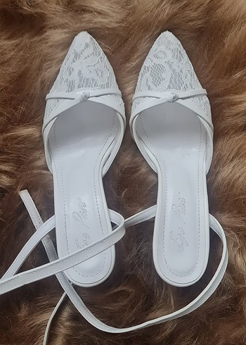 37 Beden Dantel Detaylı Beyaz Stiletto Kadın Ayakkabı