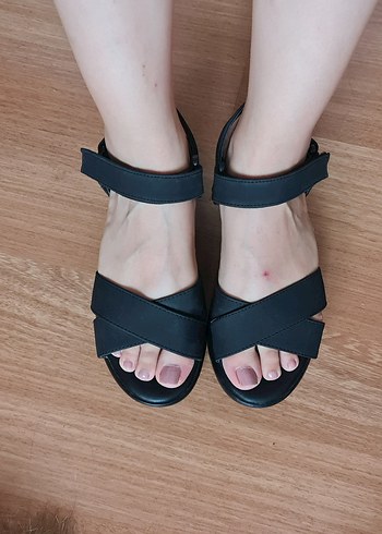 38 Beden Siyah Kadın Dolgu Topuklu Sandalet