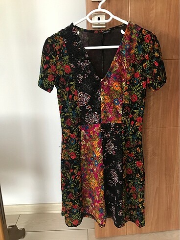Happiness Happiness İstanbul Desenli V Yaka Kloş Mini Elbise