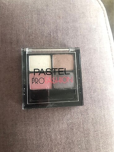 Pastel far