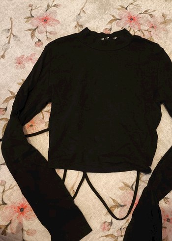 Siyah Yüksek Yaka Uzun Kollu Sırtı Açık Crop Top
