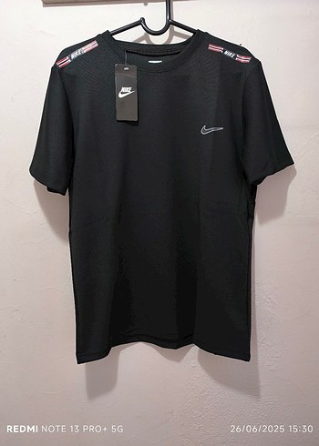 Nike Siyah Erkek Tişörtü, Rahat Kesim, Kısa Kollu - Görsel 2