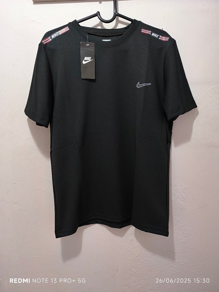 Nike Siyah Erkek Tişörtü, Rahat Kesim, Kısa Kollu - Görsel 2