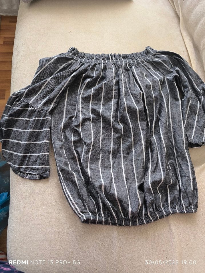 Gri Çizgili Pliseli Keten Bluz - Görsel 2