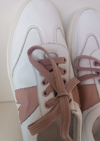 Diğer Beyaz ve Pastel Bağcıklı Kadın Spor Ayakkabı