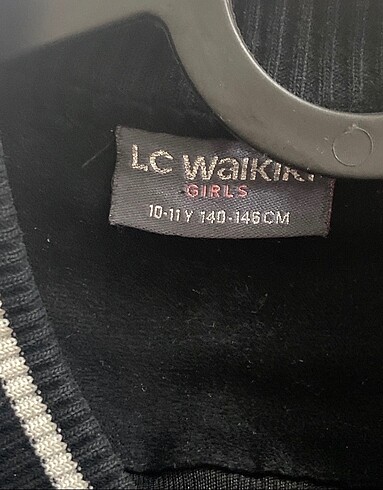 10 Yaş Beden Lc Waikiki pullu siyah çocuk ceket