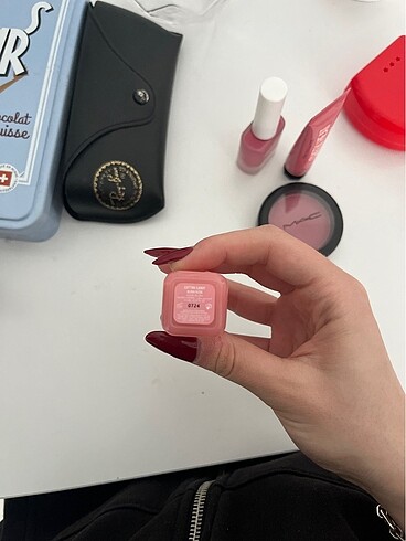 Huda Beauty Huda allık