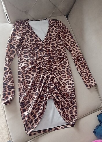 Leopar likralı elbise iplerinde hafif söküklük var