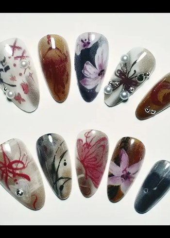 Çok Renkli Koyu Tırnak Süslemeleri - Görsel 3