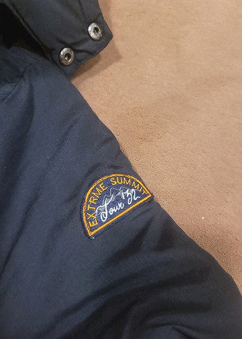 Erkek Çocuk Siyah Kapüşonlu Mont - Görsel 8