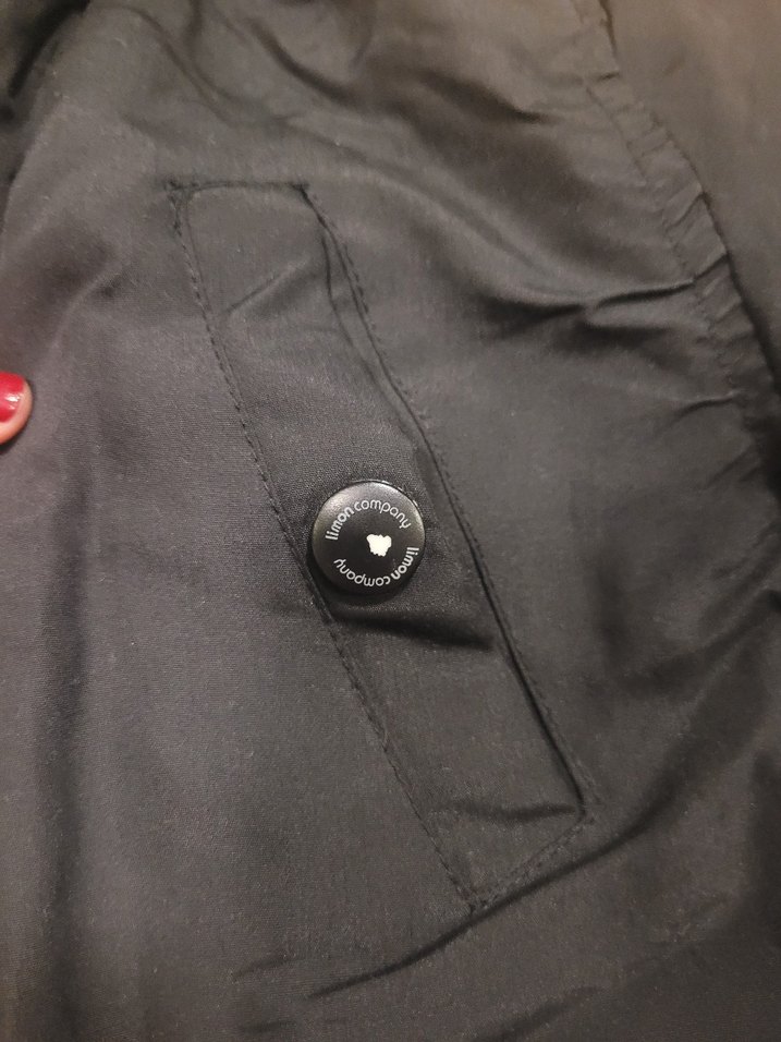 Erkek Çocuk Siyah Kapüşonlu Mont - Görsel 4