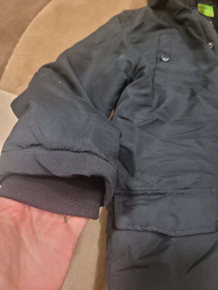 Erkek Çocuk Siyah Kapüşonlu Mont - Görsel 3