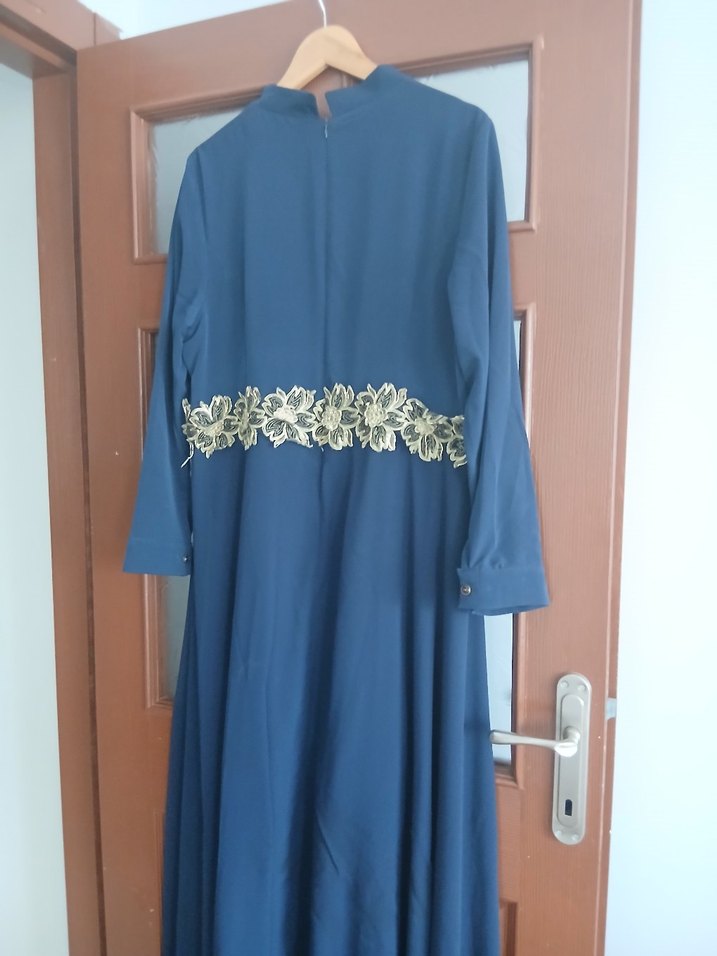 Kemer Detaylı Uzun Kollu Mavi Abiye Elbise - Görsel 4